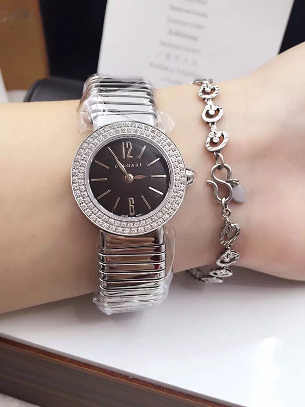 ブルガリ時計正面デザイン